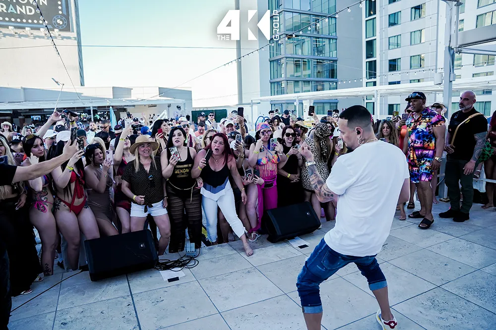 Jacob Forever / Piscina Downtown Grand Hotel y Casino